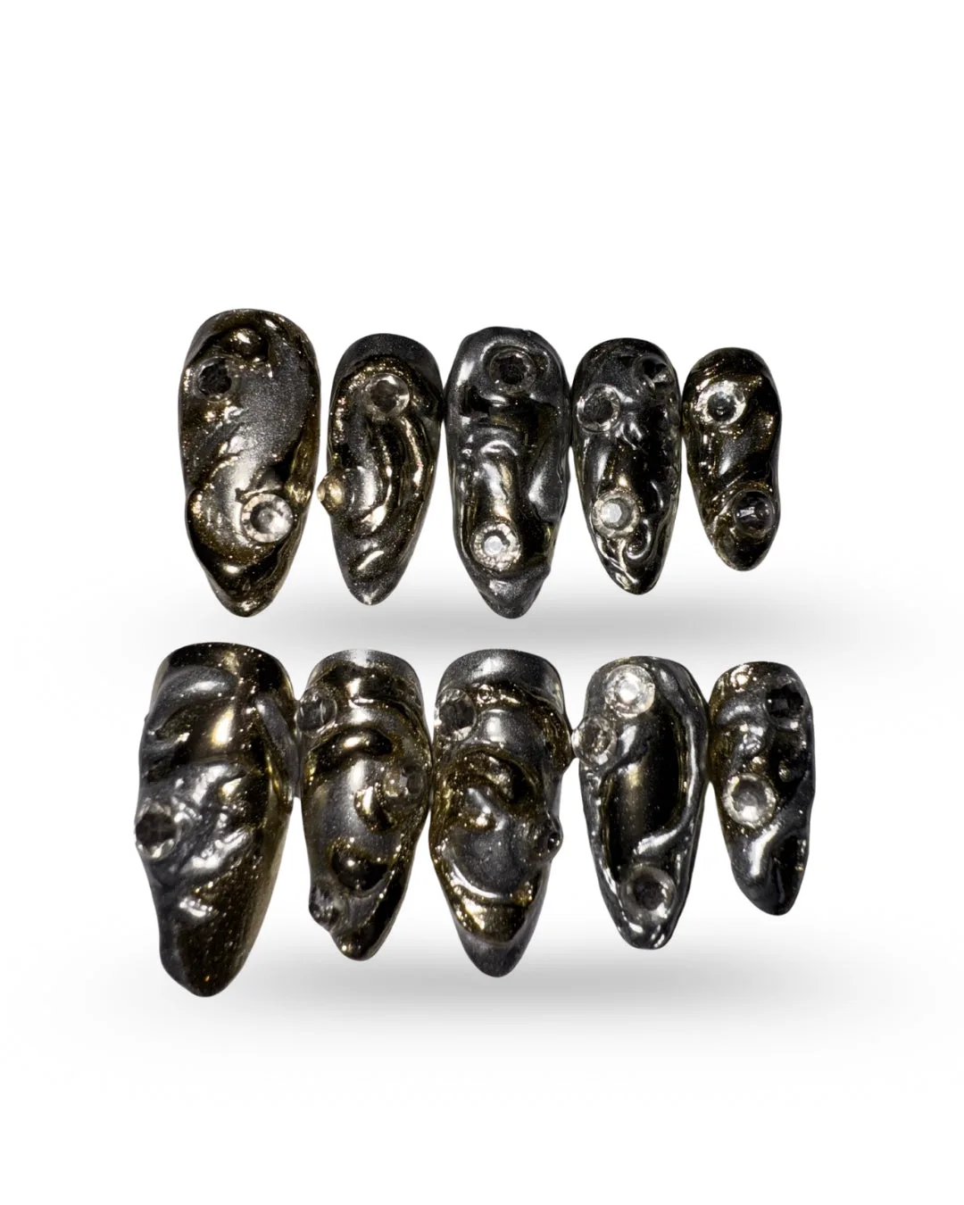 DUALITY OF CHROME. Hand-painted chrome press-on nails