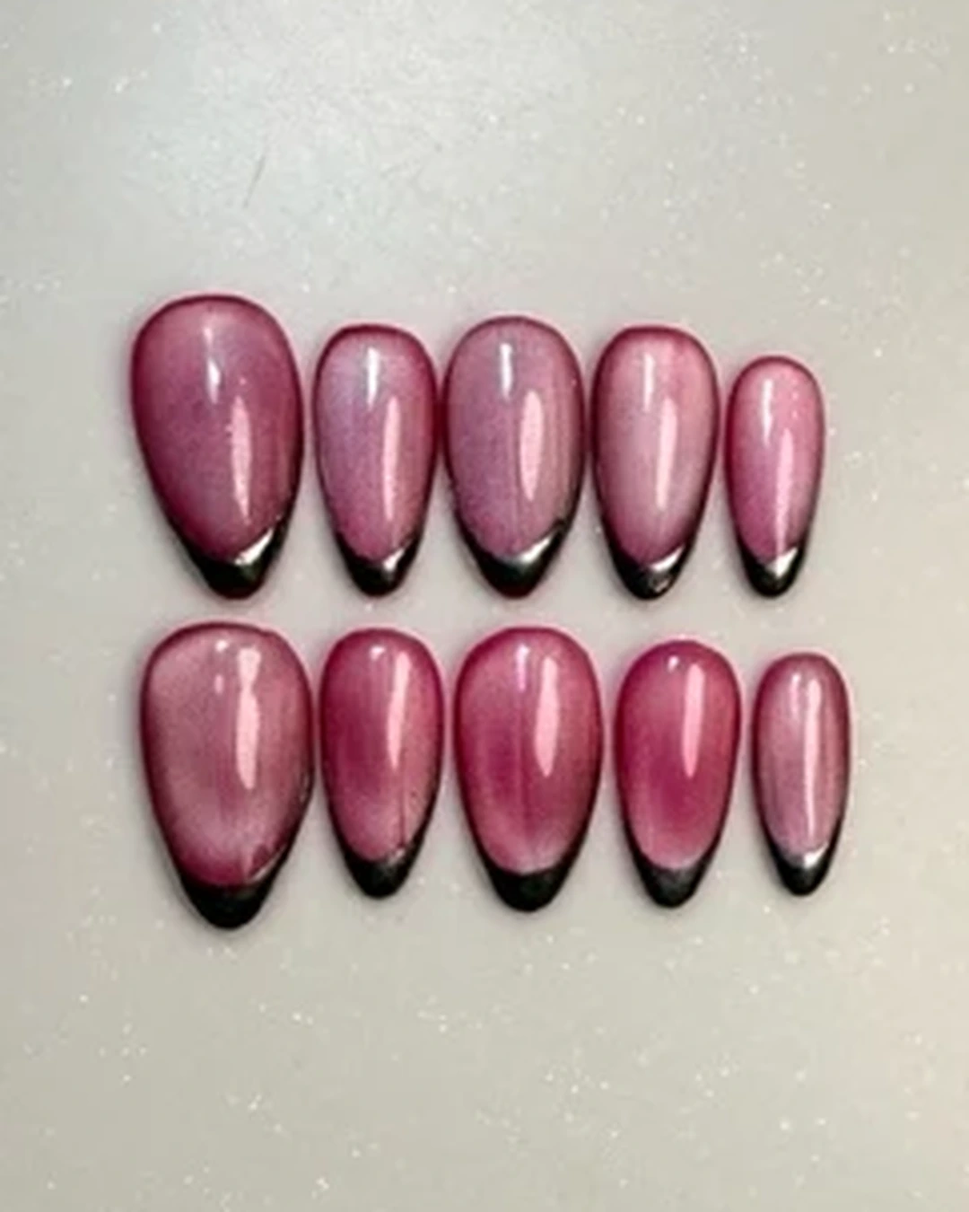 Glazed berry. Hand-painted night of gold press-on nails