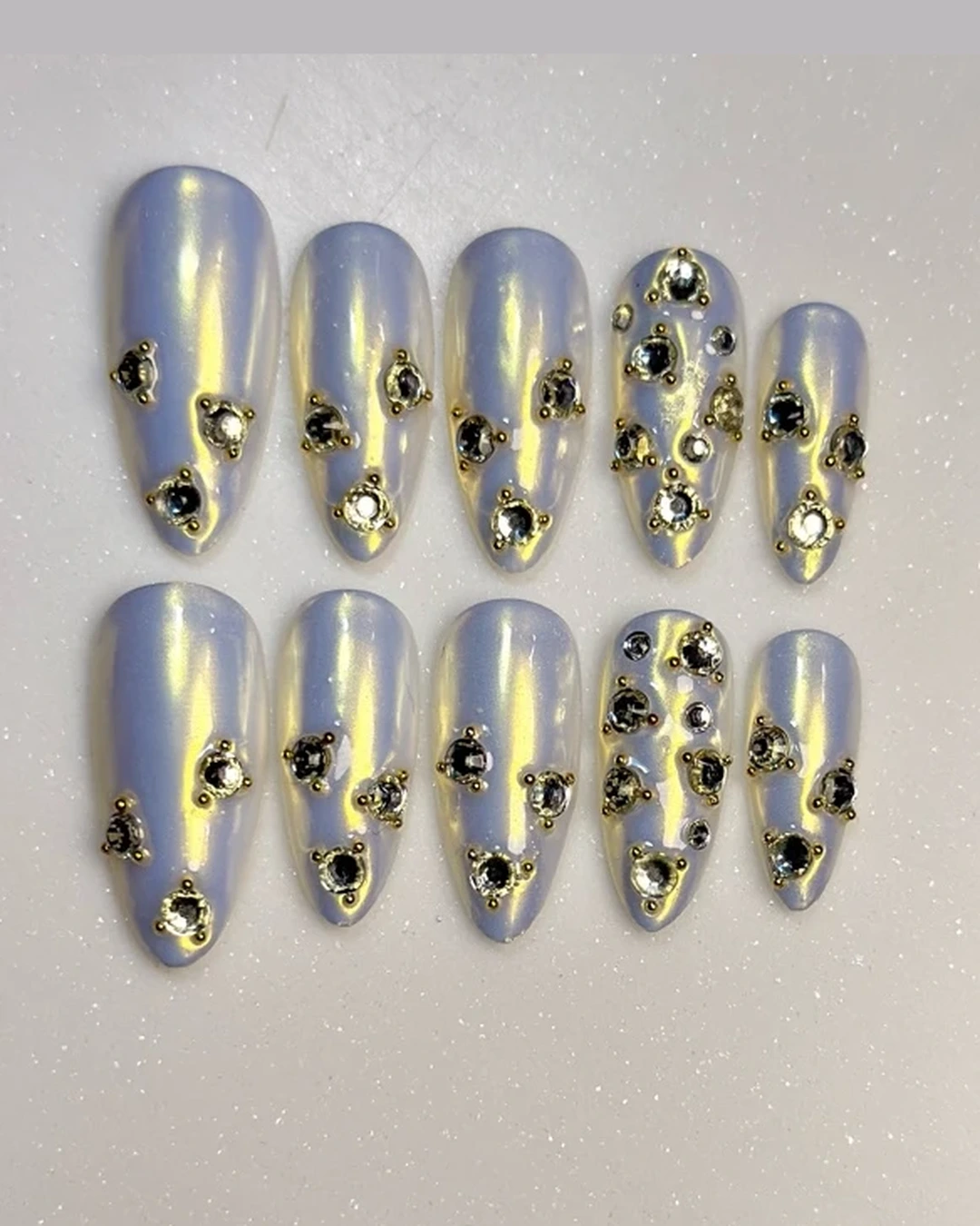 Midnight angel. Hand-painted night of gold press-on nails