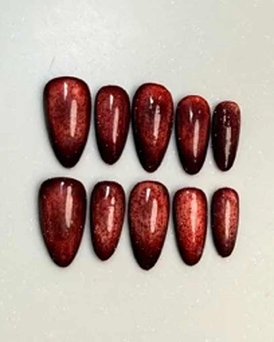 Red Cat Eye. Hand-painted night of gold press-on nails
